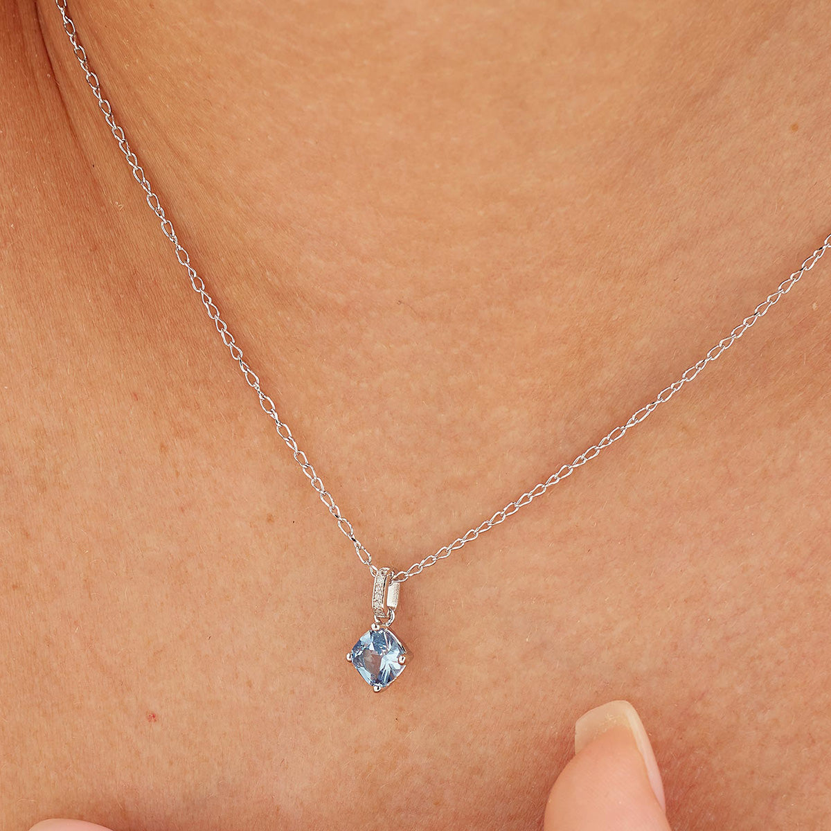 Charm Brosway color azul claro FCL18 / No incluye collar
