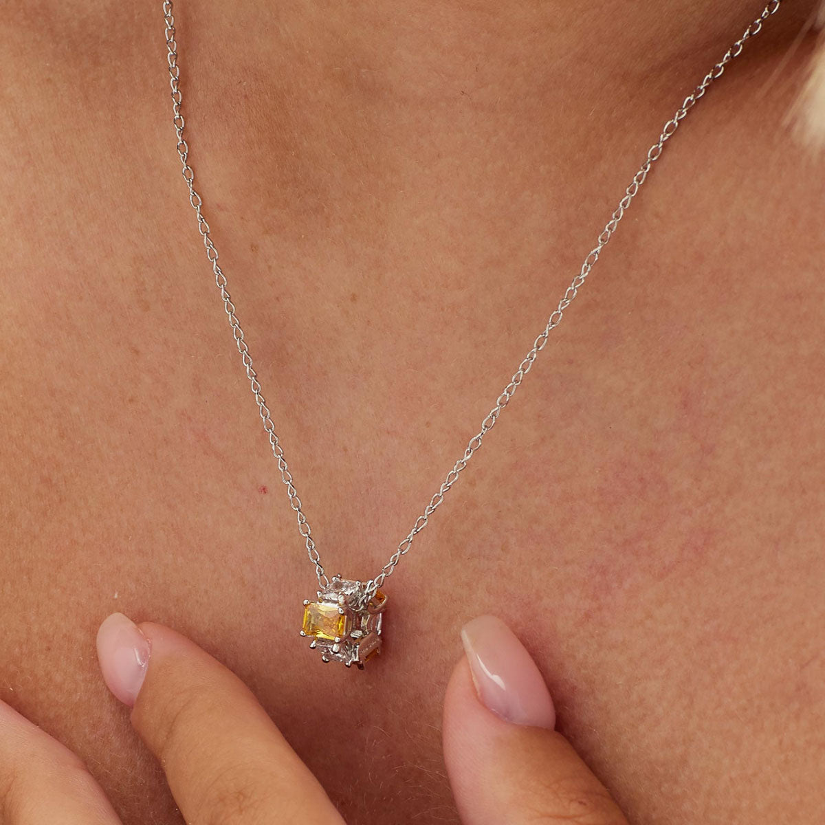 Charm Brosway FEY02 / No incluye cadena