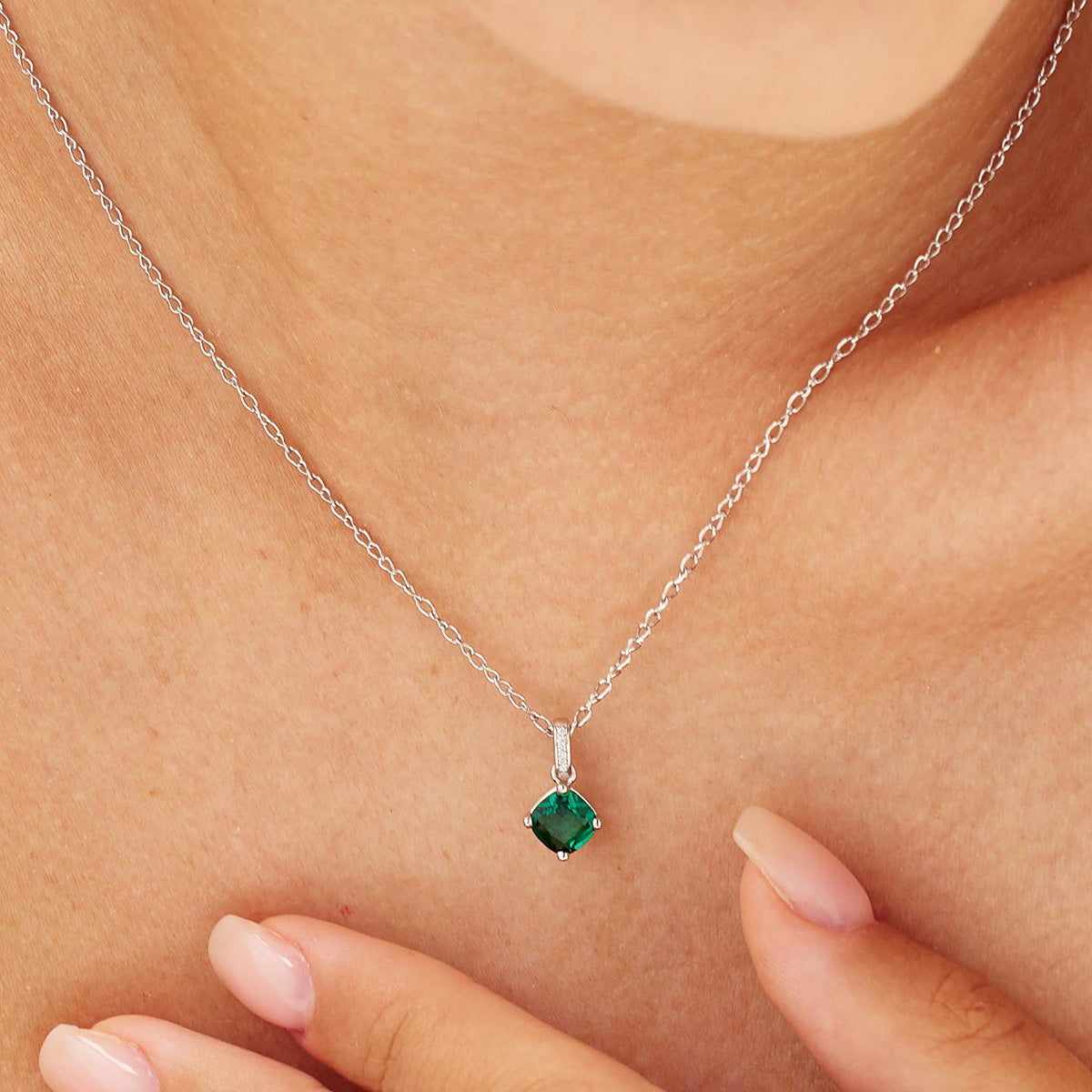 Charm Brosway color verde FLG15 / No incluye collar